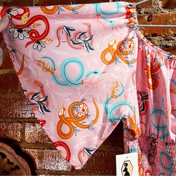 Flutter Sleeve Peasant Top - Picture 3 of 4